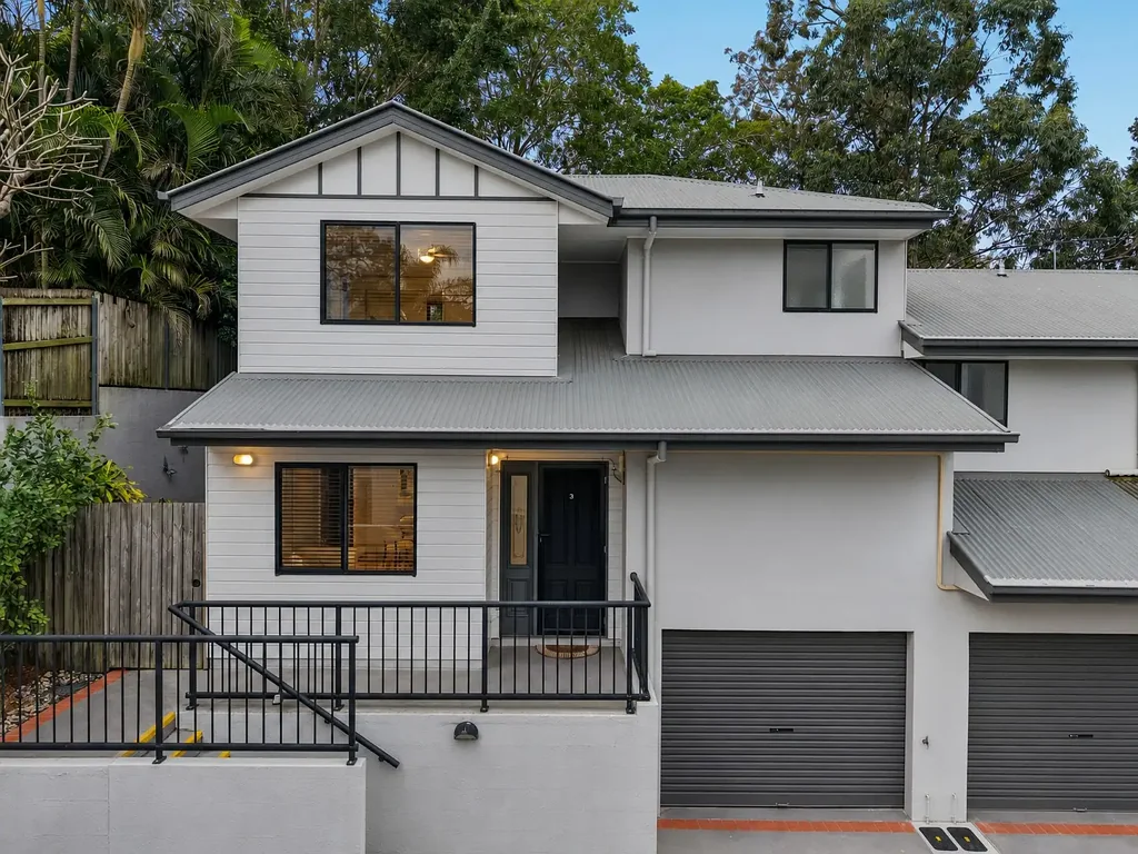 Indooroopilly 3 Slaapkamer Private, updated townhouse in boutique complex