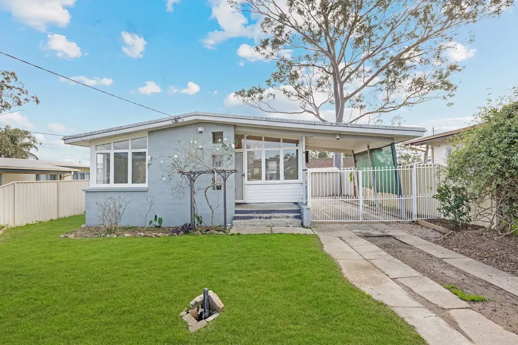 Hebersham 3 Bedroom Family Home. Flat Land 575 sqm approx