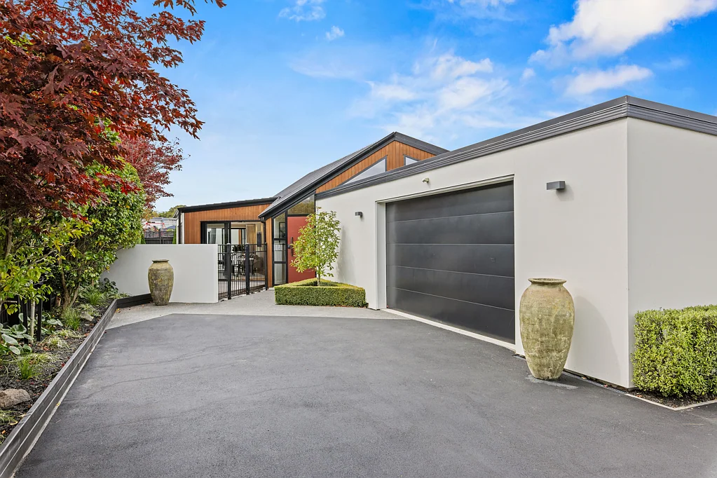 15 St Andrews Square, Strowan, Christchurch, Canterbury