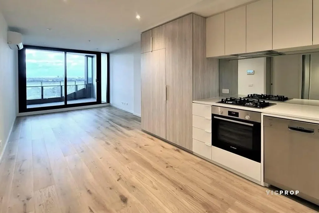 Modern Two-Bedroom Apartment with Stunning Racecourse Views