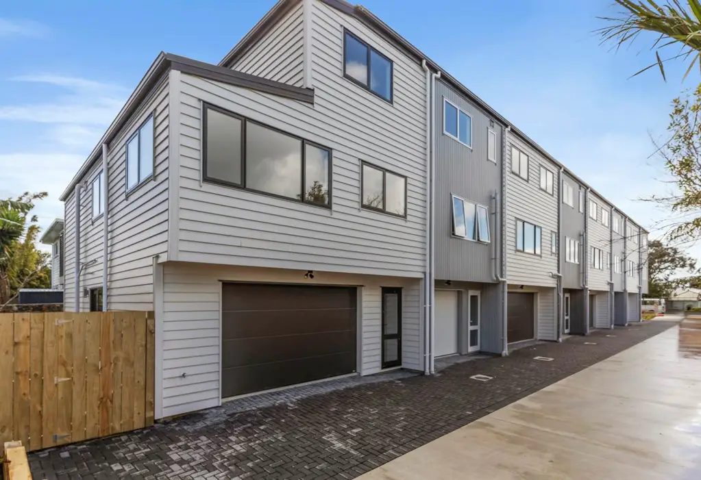 Sandringham 4 Bedroom Corner Home on Freehold Title - Urgent Sale!