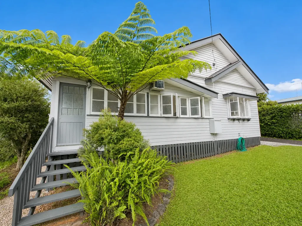 Atherton 3房  Character, Charm, and Convenience 450m from the Heart of Atherton