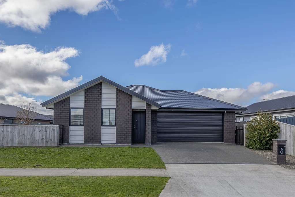 Fitzherbert 4ਬੈੱਡਰੂਮ Modern, brick four bedroom home