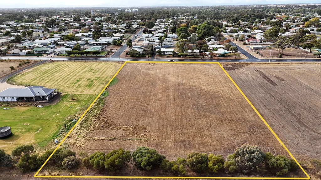 Bordertown Enjoy the Best of Both Worlds - Rural Charm with Town Convenience