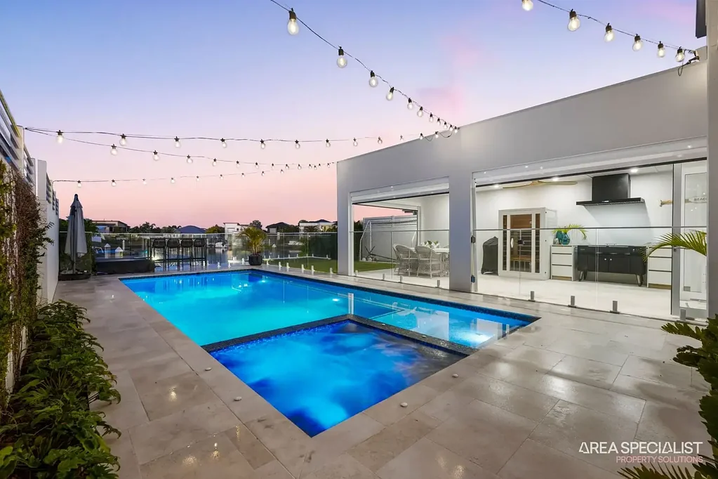 Jacobs Well 4ਬੈੱਡਰੂਮ Coastal Luxe Waterfront Oasis | Pool, Spa & Pontoon
