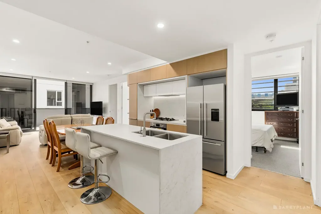 Doncaster 3कमरा Rare Three-Bedroom Apartment in the Heart of Doncaster