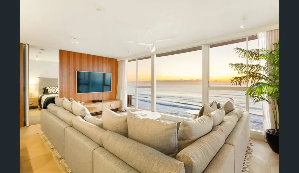 Main Beach 2 Bedroom Mesmerising Coastal Views - Absolute Beachfront No Roads to cross!!