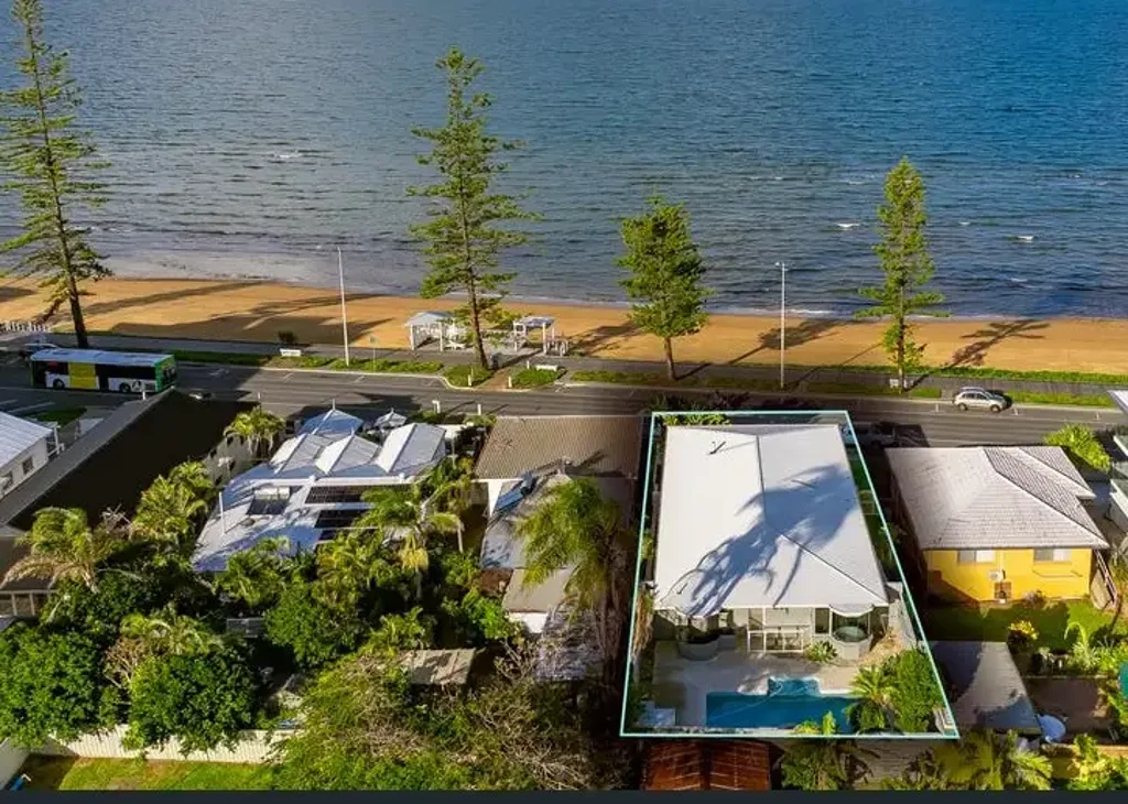 Spacious Absolute Waterfront Family Home