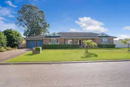 4 COBURN CCT, Metford