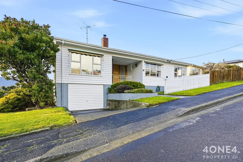 Montrose 3Moenga Charming Montrose Home with Stunning Views