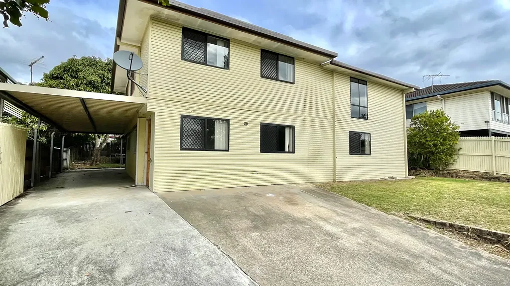 Spacious Dual-Living Home in Runcorn