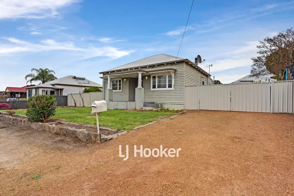 Collie 3 Bedroom Something Special in Steere Street