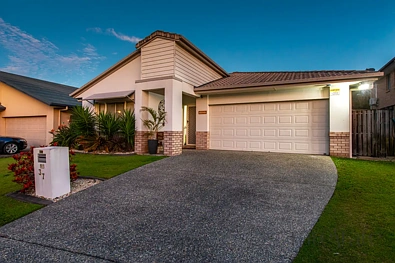 Upper Coomera 4Habitaciones Open Plan Living, High Ceilings, Flat usable block & Close to Motorway Acess & Shops