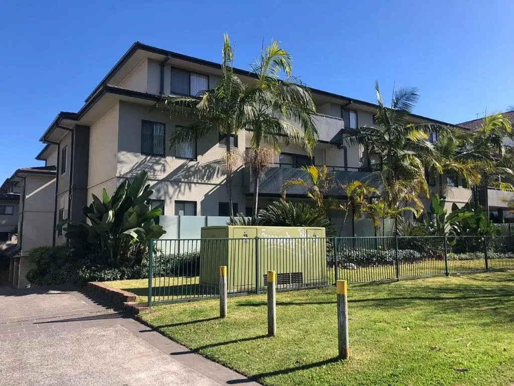 Spacious 2 Bedroom Unit close to town