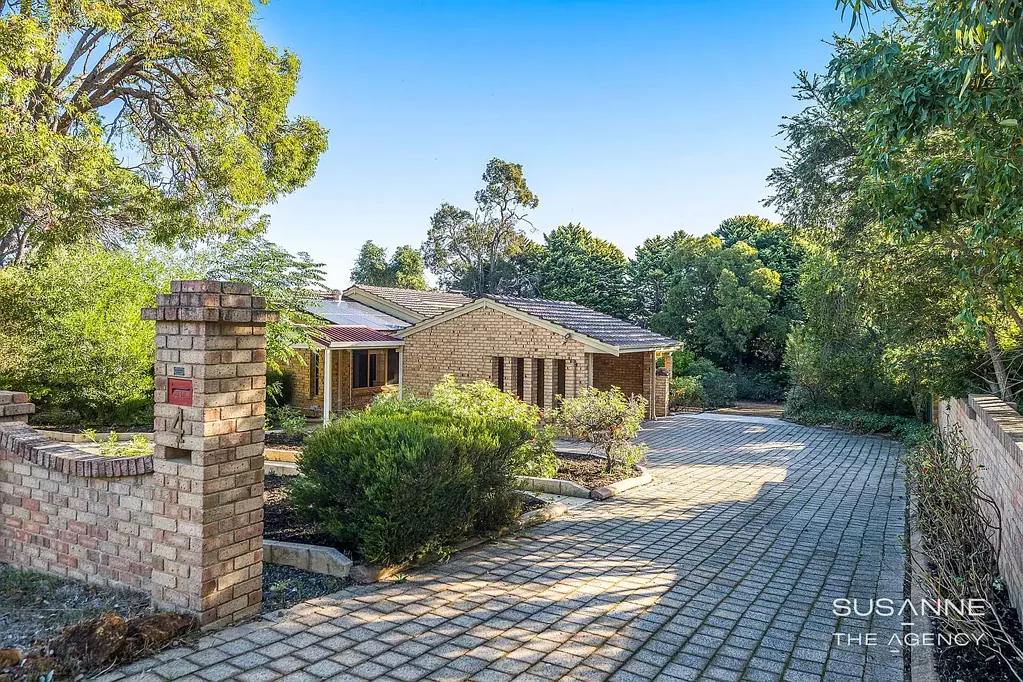 4 Wallis Lane, Lesmurdie, WA 6076