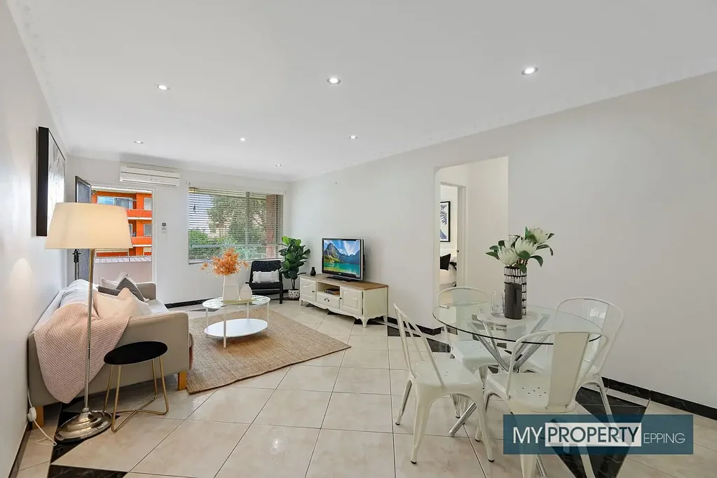 IMMACULATE RENOVATED APARTMENT WITH AUTOMATIC GARAGE
