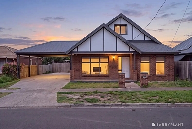 Deer Park 3Kwarto Multi-Level Living in a Sought-After Deer Park Pocket