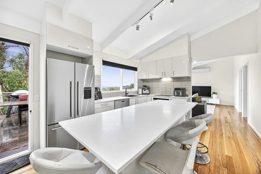 The Best of Both Worlds – Bushland Serenity with Ocean Views