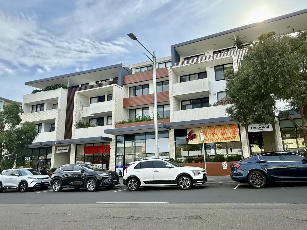 Modern 1-Bedroom Apartment + Study in the Heart of Eastwood