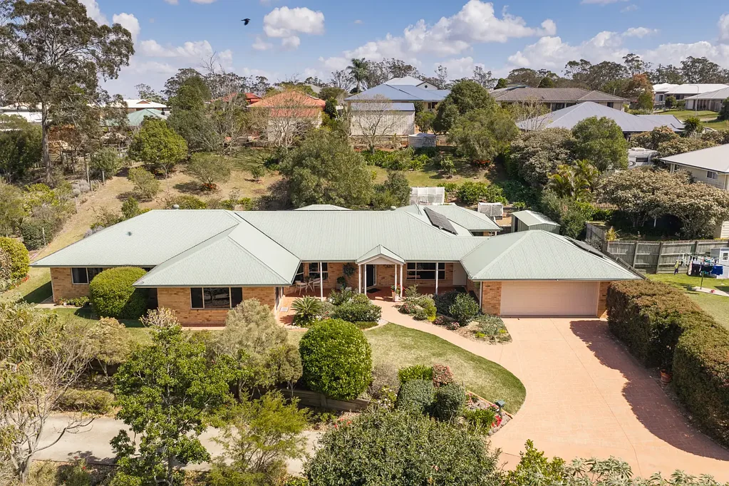 Wilsonton 4房 一处尊贵园畔庄园，尽享私密、宽敞与优雅 A Distinguished Parkside Estate Offering Privacy, Space and Elegance