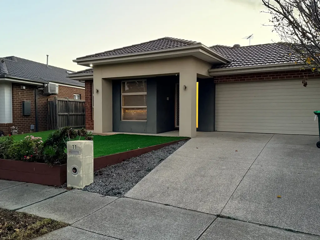Modern Family Living with Solar Savings in the Prestigious Saltwater Coast Estate