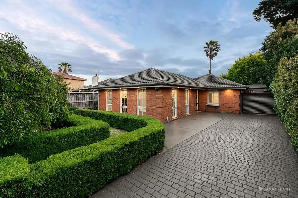 Wantirna South 4房 阳光宽居 现代风格 高端家电 优雅套间 休闲露台 精品学区 地段中心 交通便捷 Elegant Home in Stellar Location