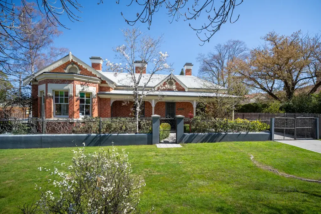 Bathurst 4બેડરૂમ Suttor Cottage: A Beautiful Piece of Bathurst History