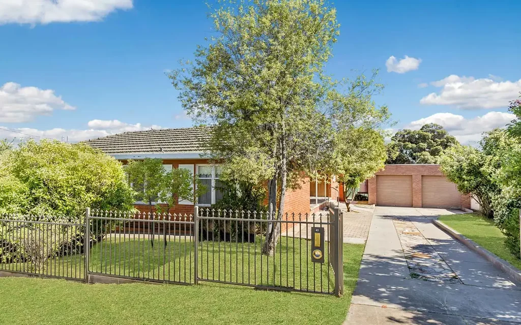 41 Race Street, Flora Hill, VIC 3550