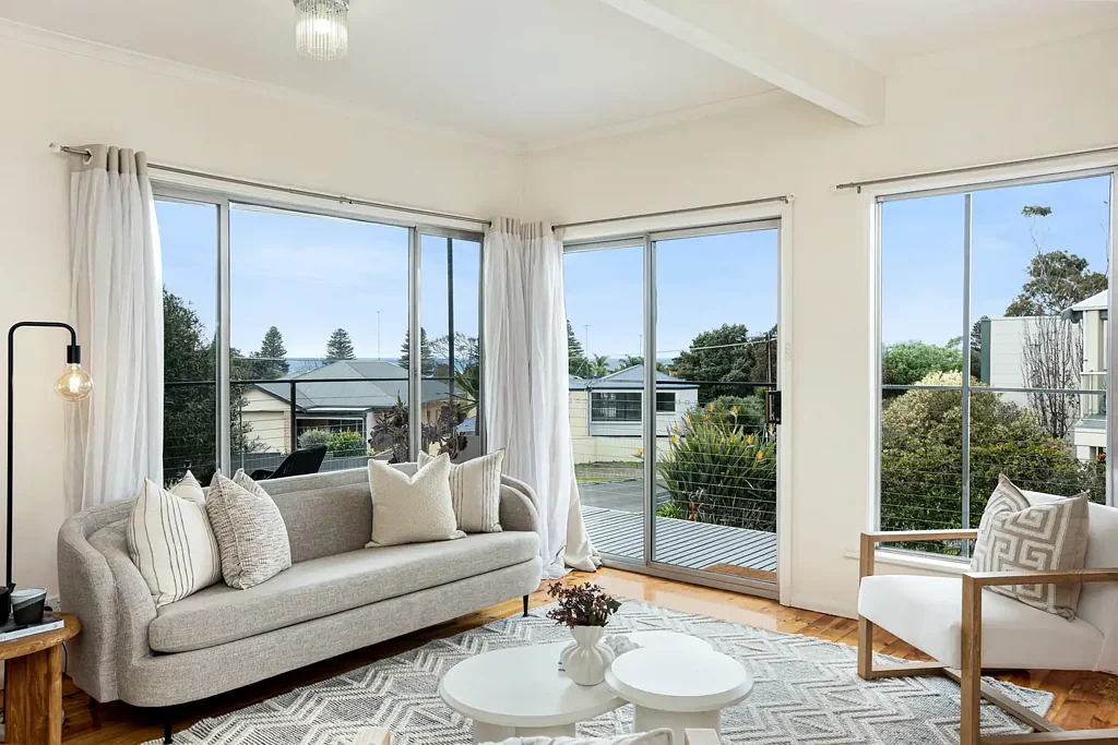 Encounter Bay 3침실 Coastal Comfort with Views, Versatility & a Sought-After Location!