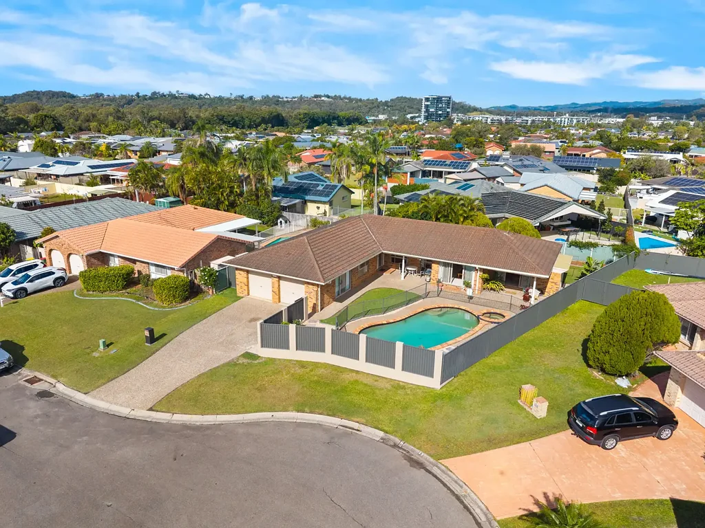 Burleigh Waters 4房  Space, Privacy & Family Living on 730m²