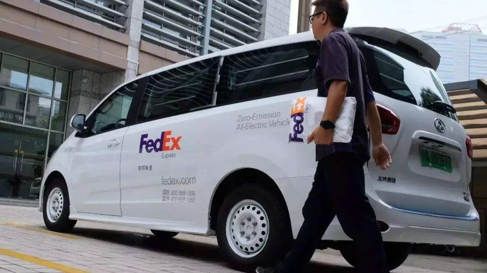 【虎嗅晚报】联邦快递:少量华为货件为失误转运;蔚来获100亿元投资
