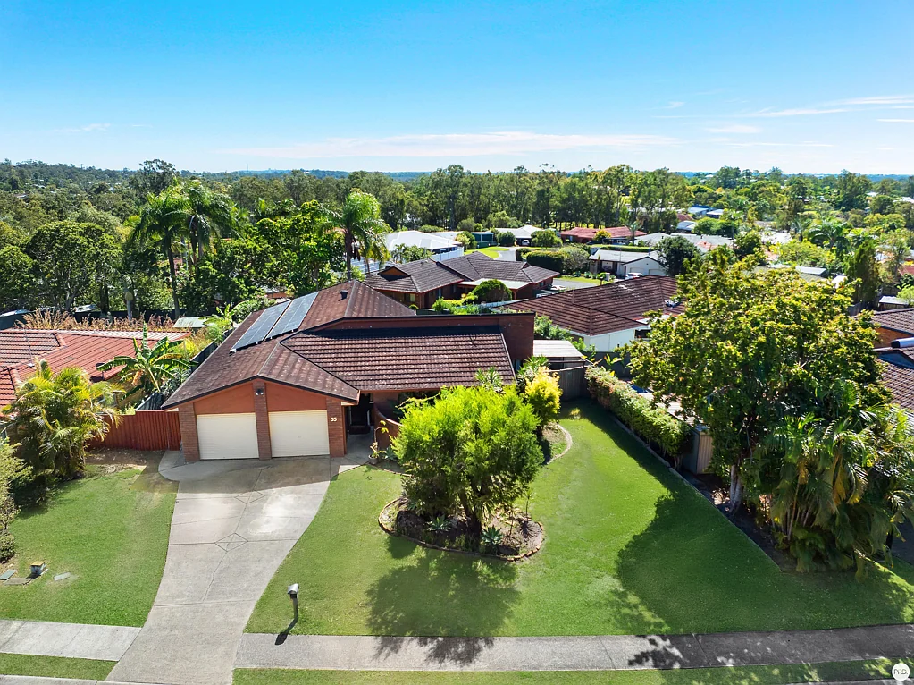 Helensvale 3 Bedroom Original Charm With Endless Potential!