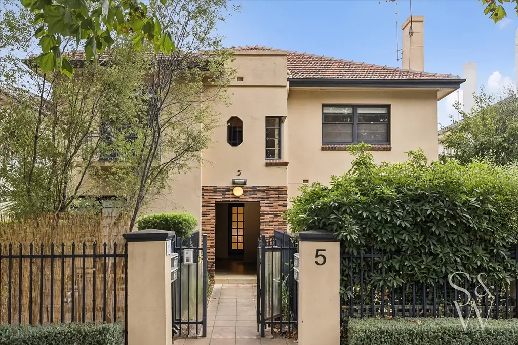 4/5 Wimbledon Avenue, Elwood, VIC 3184