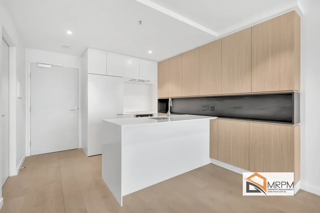 Modern apartment on the 17th floor with sweeping views of the city