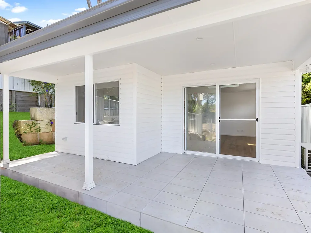 Stylish and Convenient 2 Bedroom Flat in Berkeley Vale