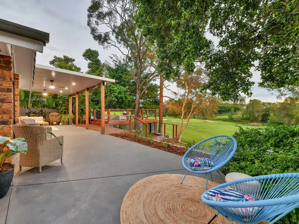 Mount Ommaney 4Habitaciones Luxurious, Modern Family Residence with Panoramic Views and Direct Access to McLeod Country Club