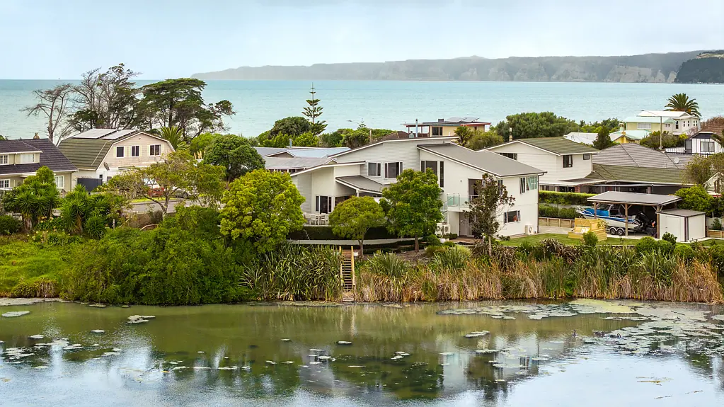 Haumoana 4 Bedroom Immaculate coastal retreat
