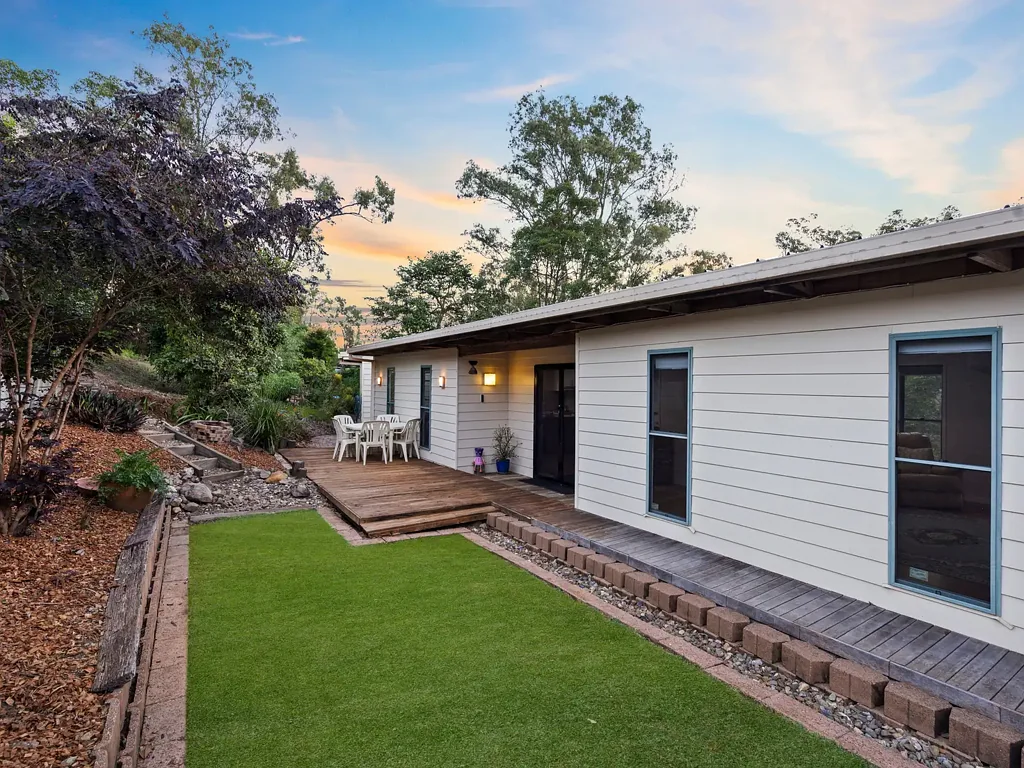 Helensvale 3ਬੈੱਡਰੂਮ HELENSVALE�s BEST BUY - TAP THE POTENTIAL OF THIS SPRAWLING 1,784 SQM BLOCK