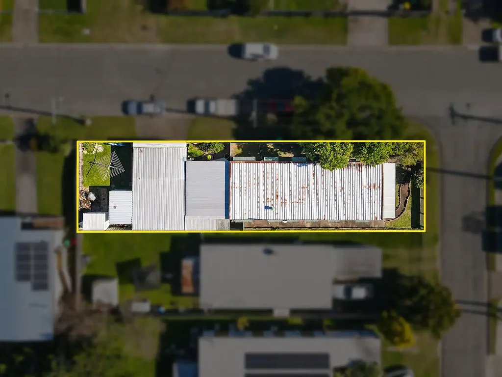 Deception Bay 4બેડરૂમ Corner Block Opportunity with Endless Potential - Walk to the Waterfront!
