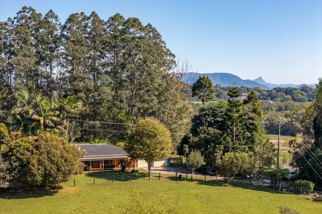 Ewingsdale 5Habitaciones 23 Acres with Stunning Views and Multiple Dwellings on Sought After Kennedys Lane