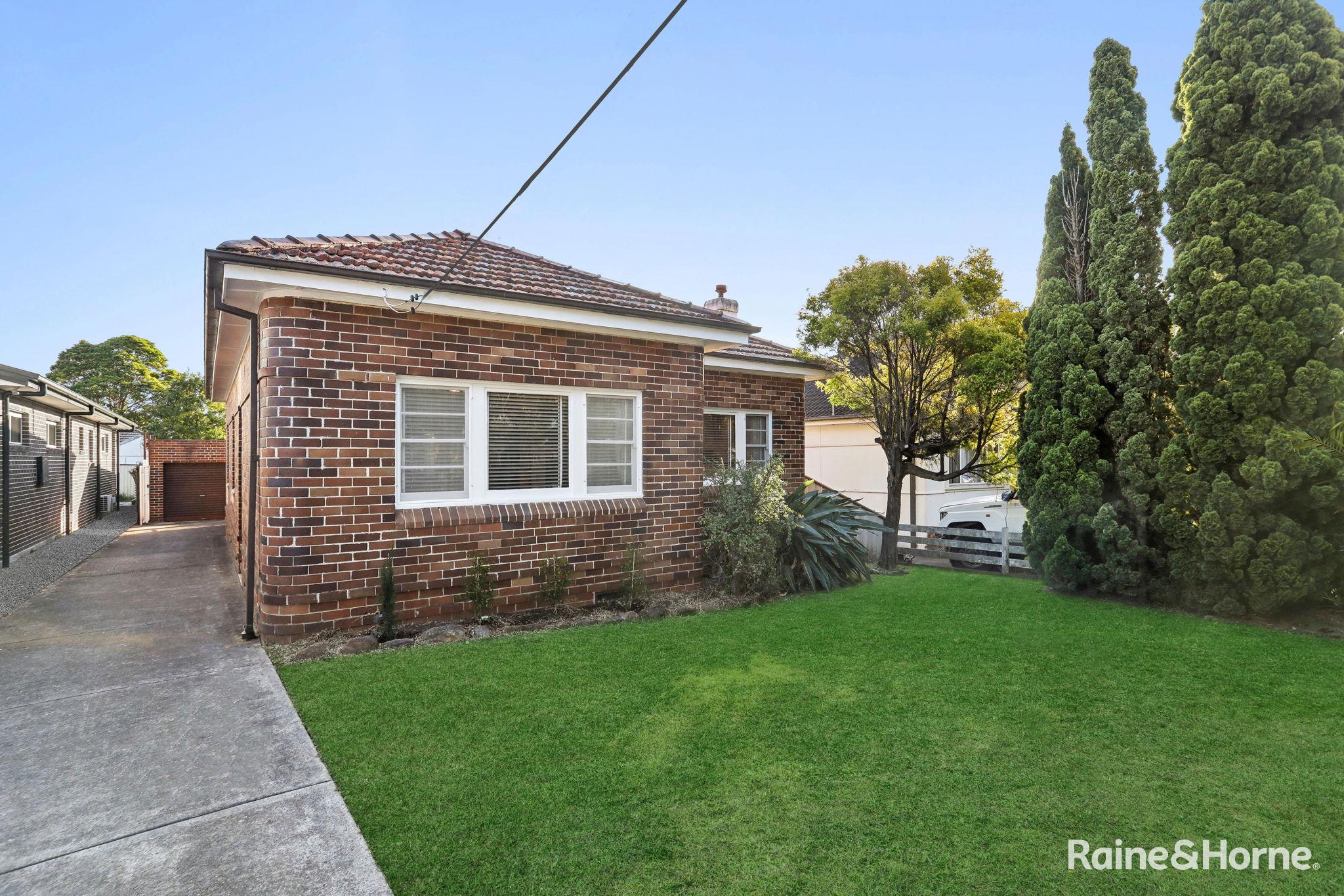 29 ARMITREE ST, KINGSGROVE NSW 2208, 0 chambres, 0 salles de bain, House