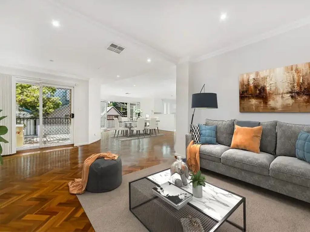 LUXURIOUS APARTMENT – SUPERB LOCATION - PET FRIENDLY