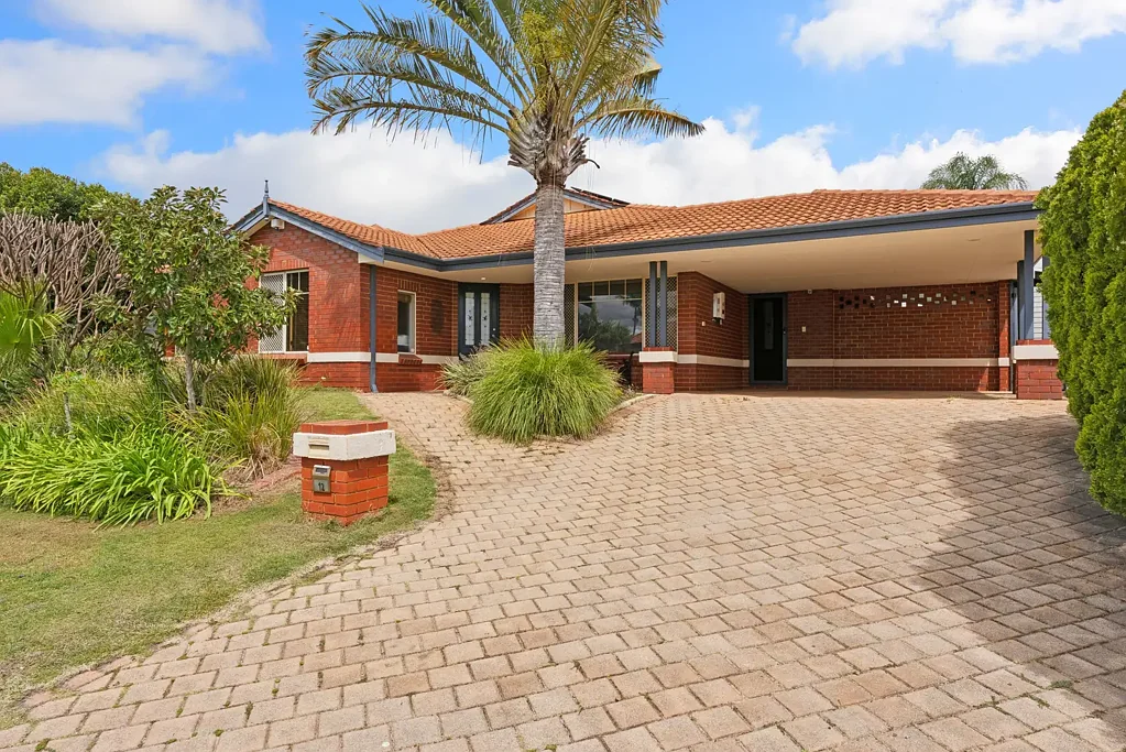 Thornlie 5ਬੈੱਡਰੂਮ Renovated Family Retreat with Pool in Forrest Lakes Precinct