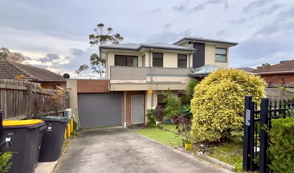 Stunning Executive Townhouse - Spacious Family Living in Prime Mount Waverley Location