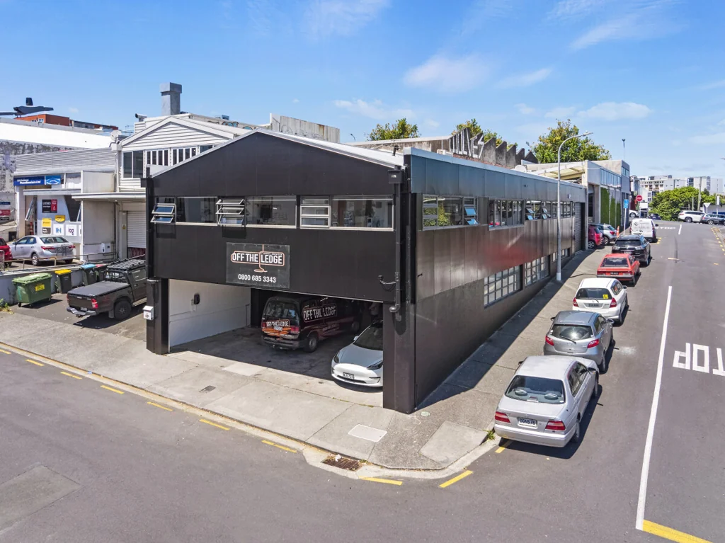 Eden Terrace Standalone Eden Terrace Office / Warehouse