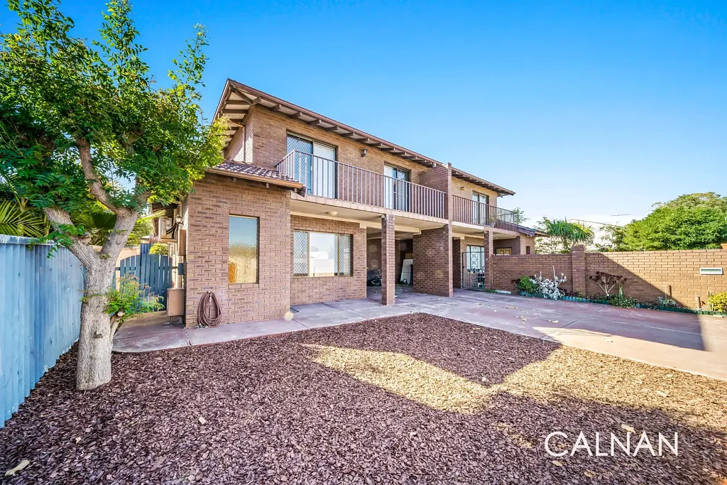 Como 3 Slaapkamer Quality Townhouse with no strata fees.