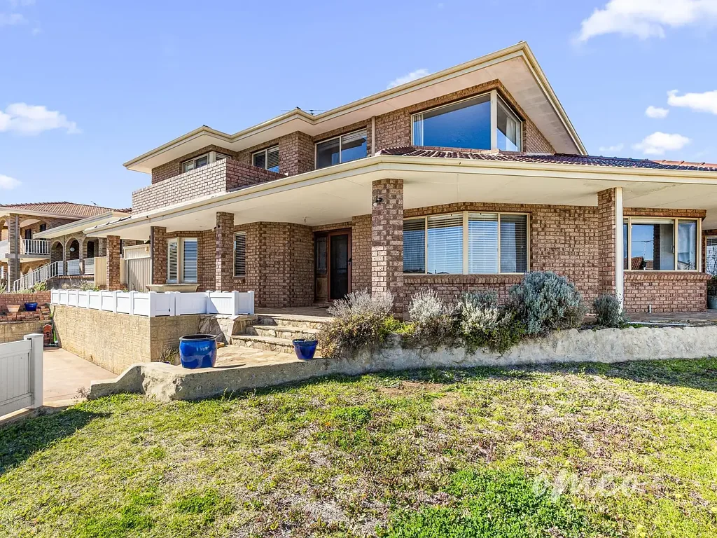 Huge Family Home with Ocean Views!