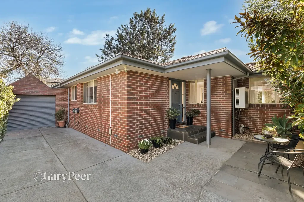 Brighton East 3 Bedroom Private single-level living in a quiet cul-de-sac