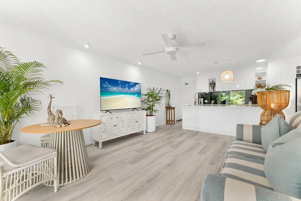 Surfers Paradise 1침실 Fully Renovated | North-Facing | Low Body Corporate