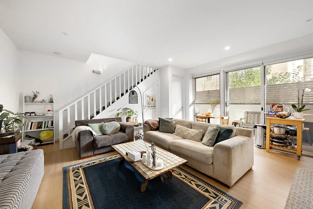 Balaclava 1ਬੈੱਡਰੂਮ Spectacular Dual-Level Living in a Vibrant Lifestyle Location